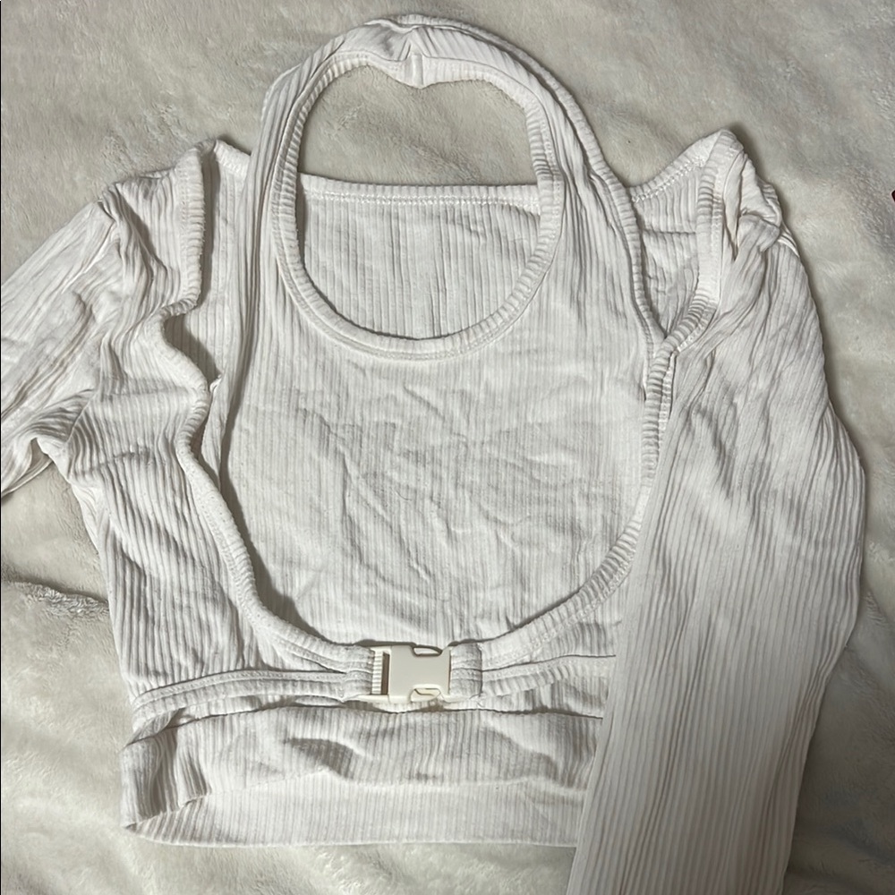 long sleeve crop top with buckle !!